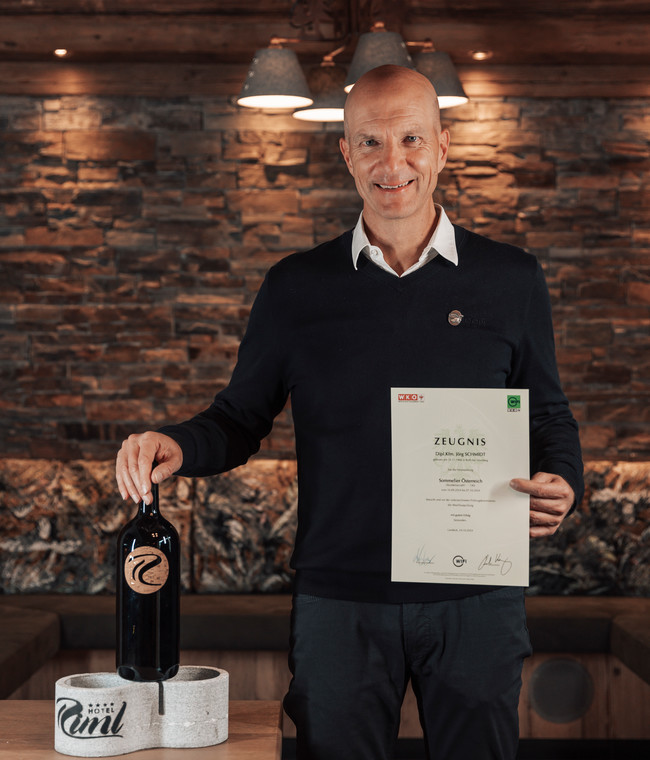 SOMMELIER<br/>JÖRG SCHMIDT<br/>