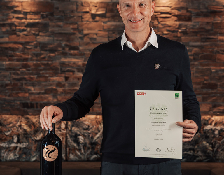 SOMMELIER<br/>JÖRG SCHMIDT<br/>